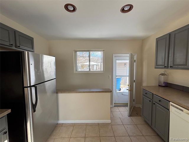 7720 Amboy Street, Dearborn Heights, MI 48127