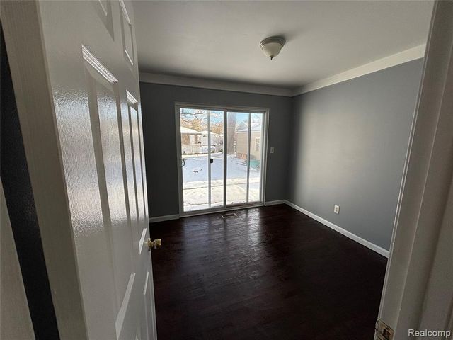 7720 Amboy Street, Dearborn Heights, MI 48127