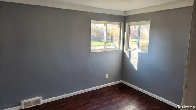 7720 Amboy Street, Dearborn Heights, MI 48127