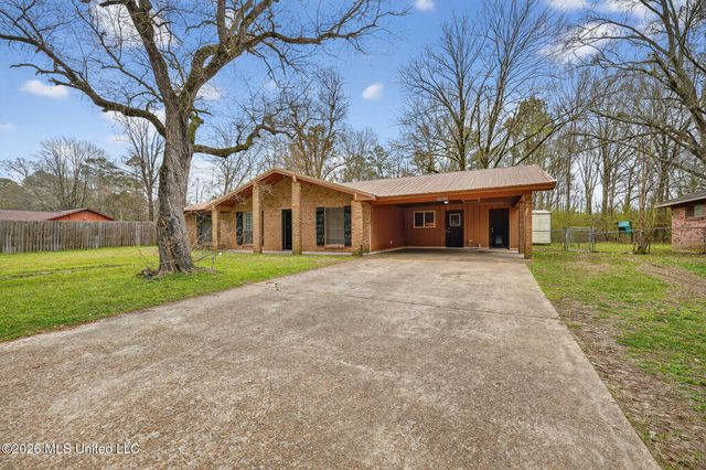 4933 Cottonwood Lane, Jackson, MS 39212