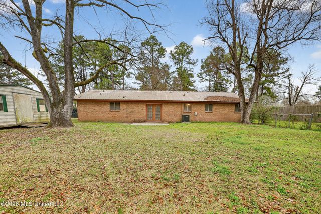 4933 Cottonwood Lane, Jackson, MS 39212