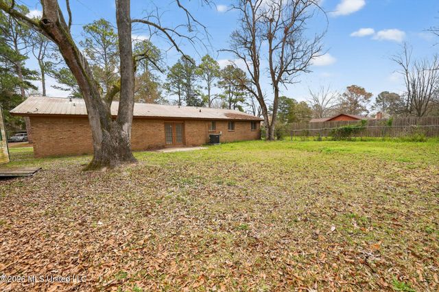 4933 Cottonwood Lane, Jackson, MS 39212