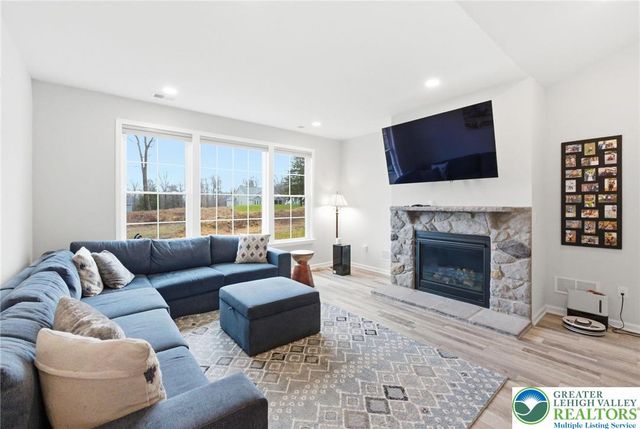 5471 Traditions Drive, Upper Saucon Twp, PA 18036