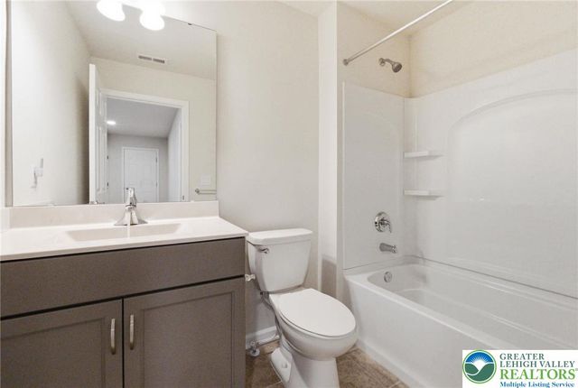 5471 Traditions Drive, Upper Saucon Twp, PA 18036