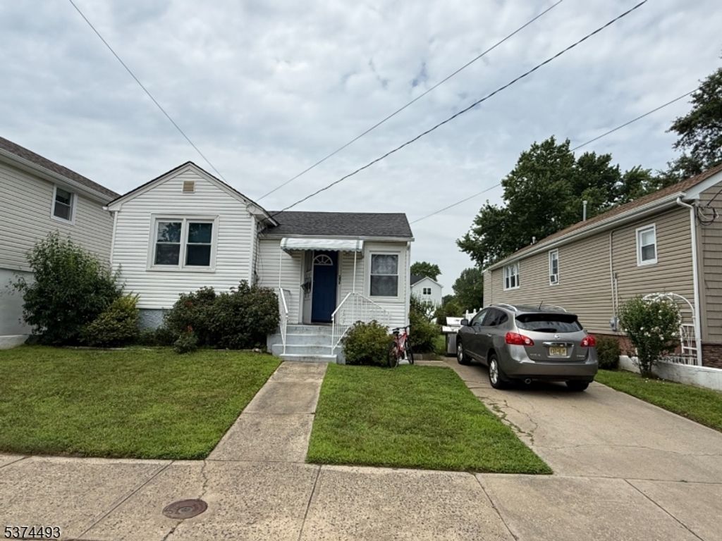 55 Washington Ave, Keansburg Boro, NJ 07734