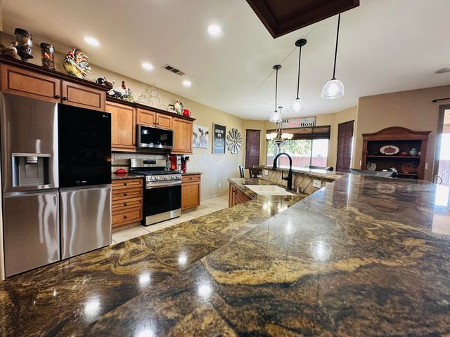 936 N Red Oak Street, Porterville, CA 93257