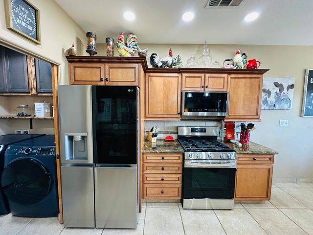 936 N Red Oak Street, Porterville, CA 93257