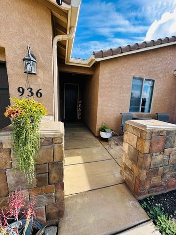 936 N Red Oak Street, Porterville, CA 93257