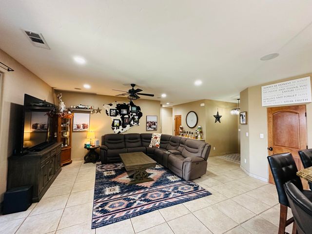 936 N Red Oak Street, Porterville, CA 93257