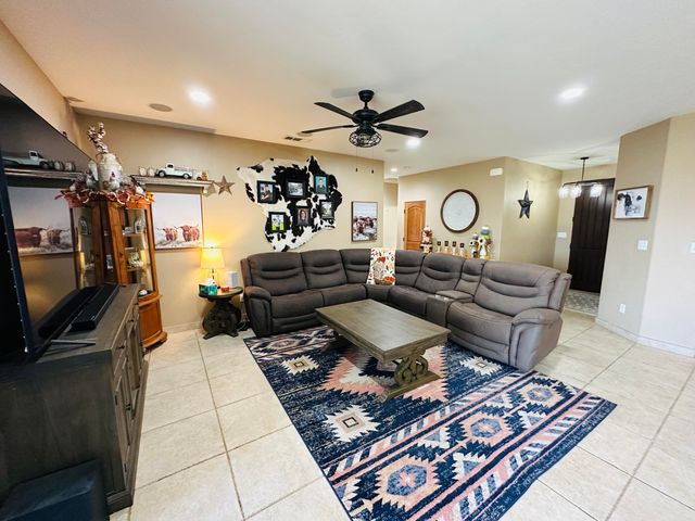 936 N Red Oak Street, Porterville, CA 93257