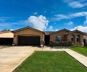 936 N Red Oak Street, Porterville, CA 93257