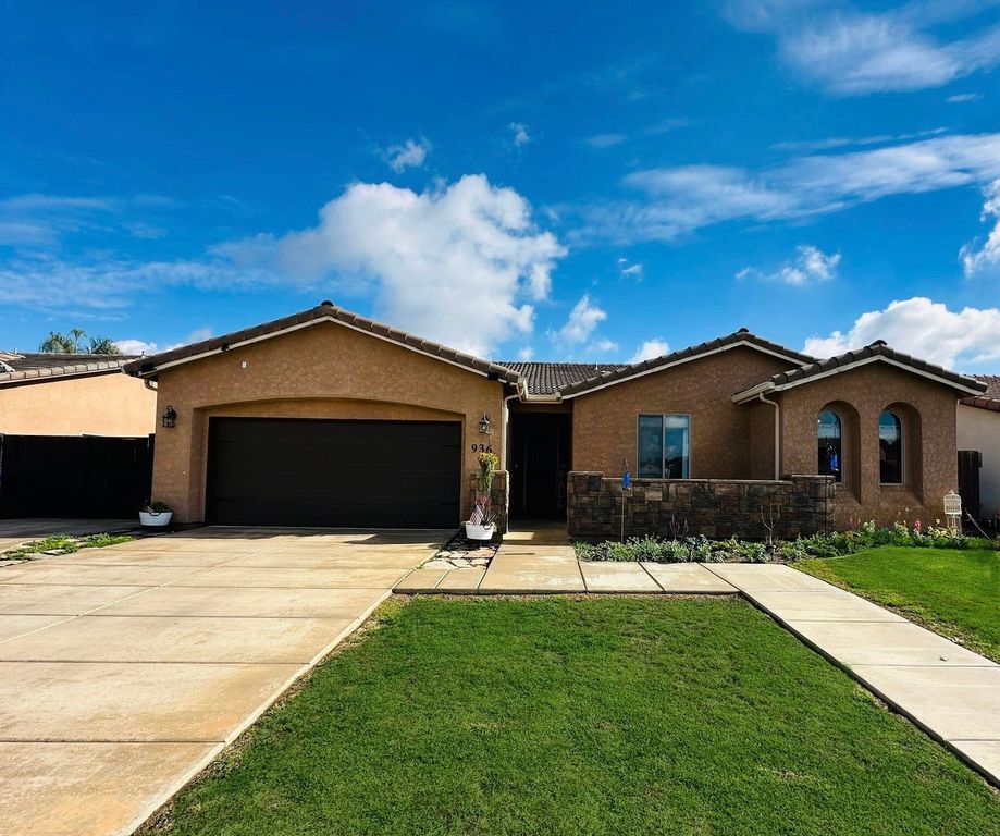 936 N Red Oak Street, Porterville, CA 93257