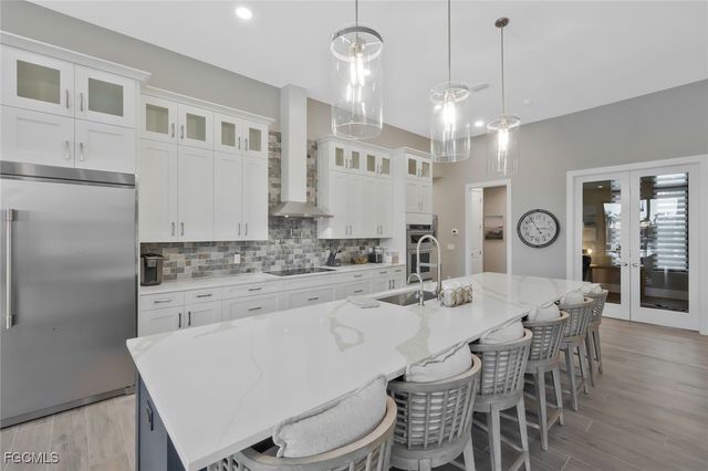 1812 Lagoon LN, Cape Coral, FL 33914