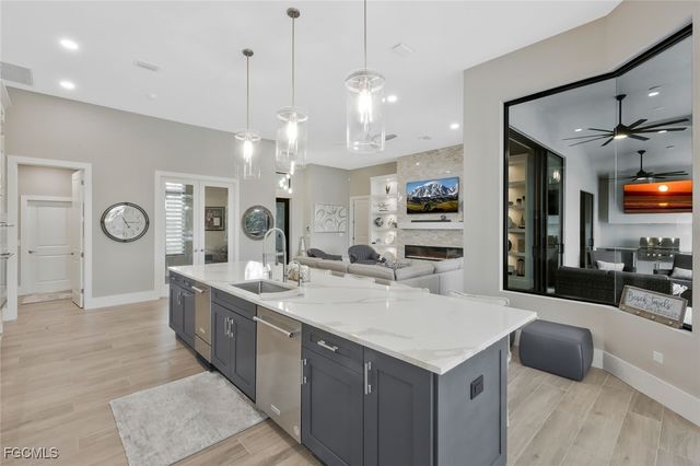 1812 Lagoon LN, Cape Coral, FL 33914