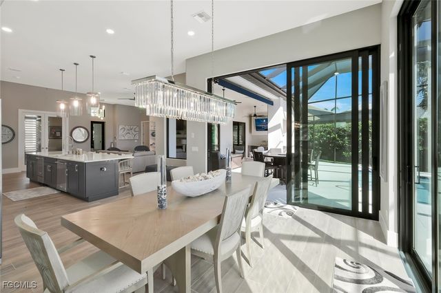 1812 Lagoon LN, Cape Coral, FL 33914