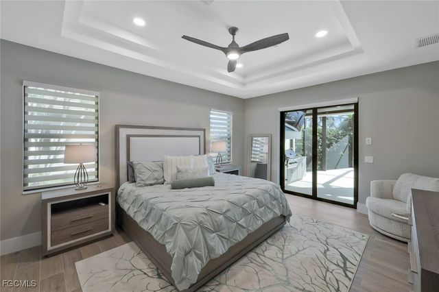 1812 Lagoon LN, Cape Coral, FL 33914