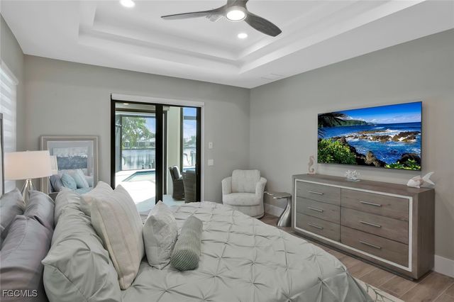 1812 Lagoon LN, Cape Coral, FL 33914