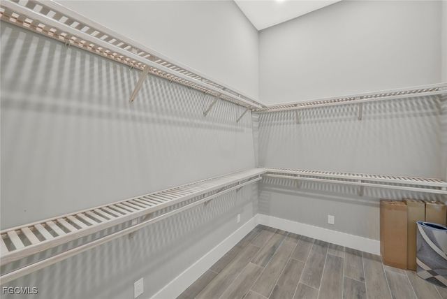 1812 Lagoon LN, Cape Coral, FL 33914