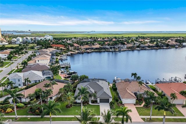 1812 Lagoon LN, Cape Coral, FL 33914