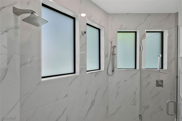 1812 Lagoon LN, Cape Coral, FL 33914