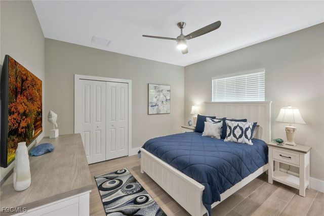 1812 Lagoon LN, Cape Coral, FL 33914