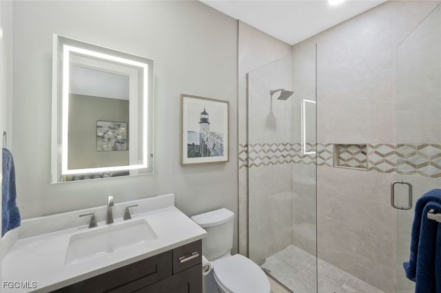 1812 Lagoon LN, Cape Coral, FL 33914