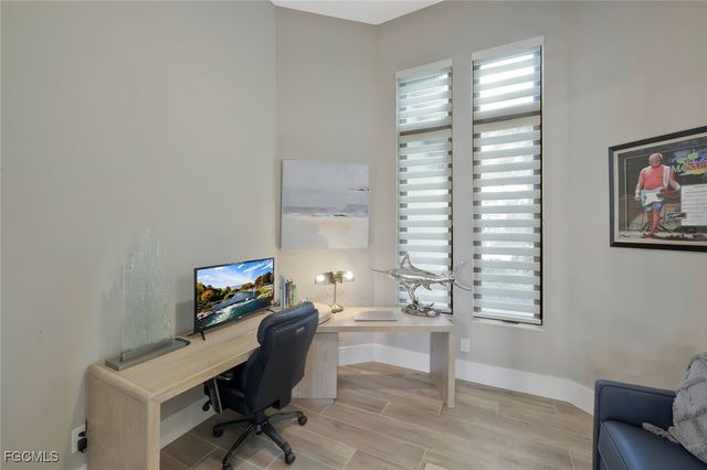 1812 Lagoon LN, Cape Coral, FL 33914