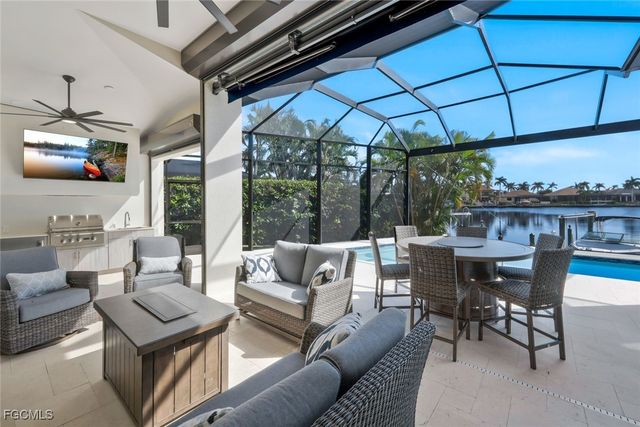 1812 Lagoon LN, Cape Coral, FL 33914