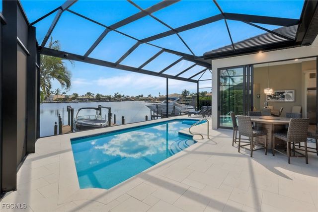 1812 Lagoon LN, Cape Coral, FL 33914