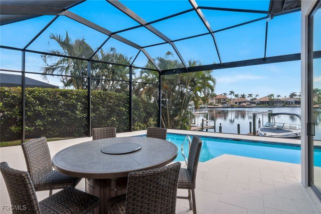 1812 Lagoon LN, Cape Coral, FL 33914