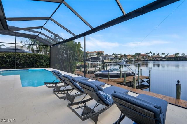 1812 Lagoon LN, Cape Coral, FL 33914