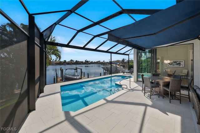 1812 Lagoon LN, Cape Coral, FL 33914