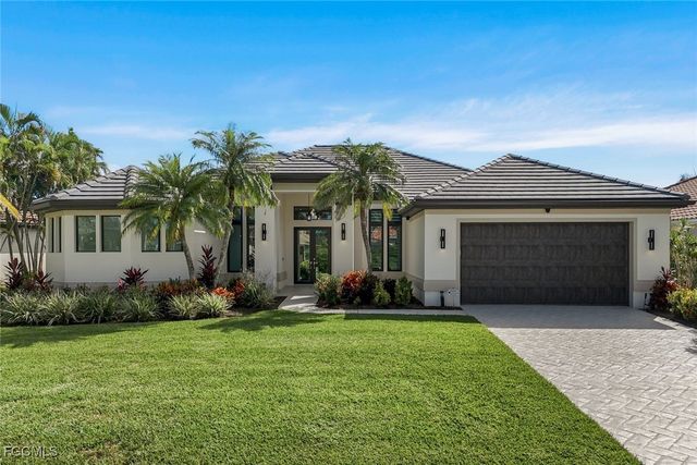 1812 Lagoon LN, Cape Coral, FL 33914
