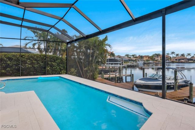 1812 Lagoon LN, Cape Coral, FL 33914