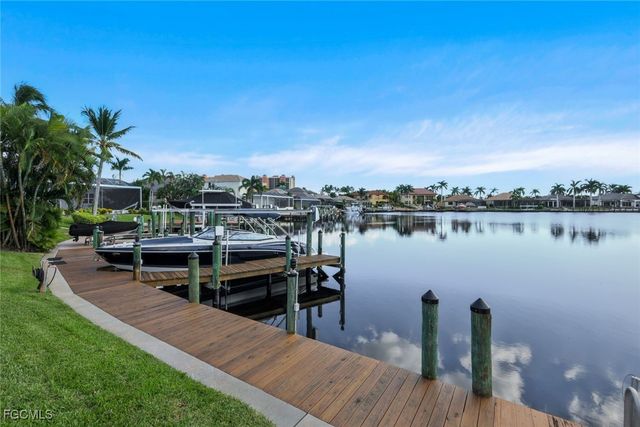 1812 Lagoon LN, Cape Coral, FL 33914