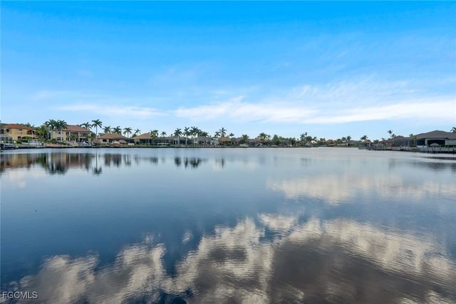 1812 Lagoon LN, Cape Coral, FL 33914