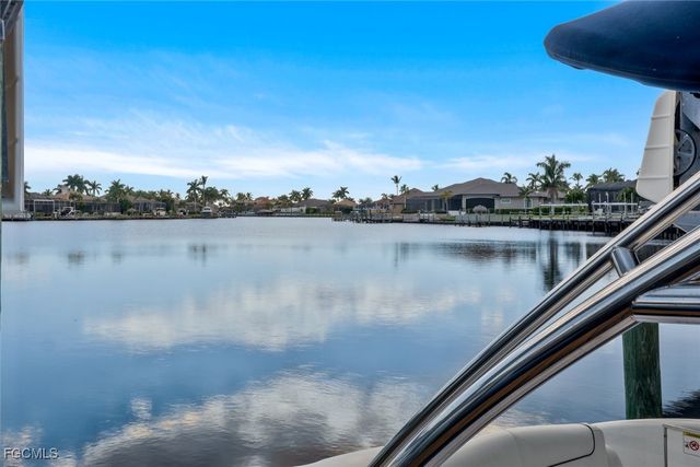 1812 Lagoon LN, Cape Coral, FL 33914