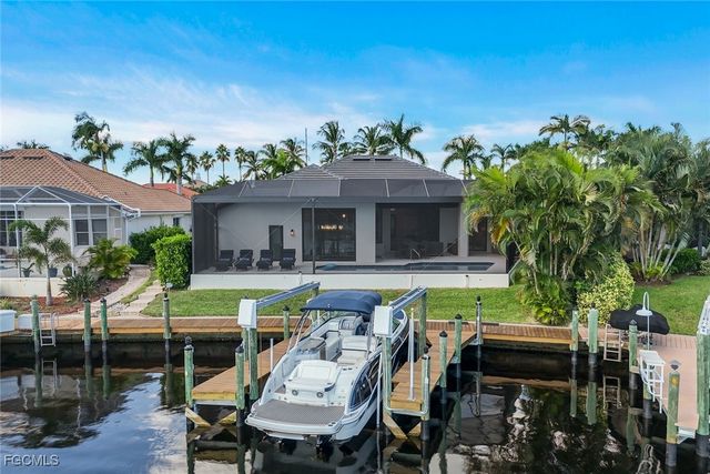 1812 Lagoon LN, Cape Coral, FL 33914