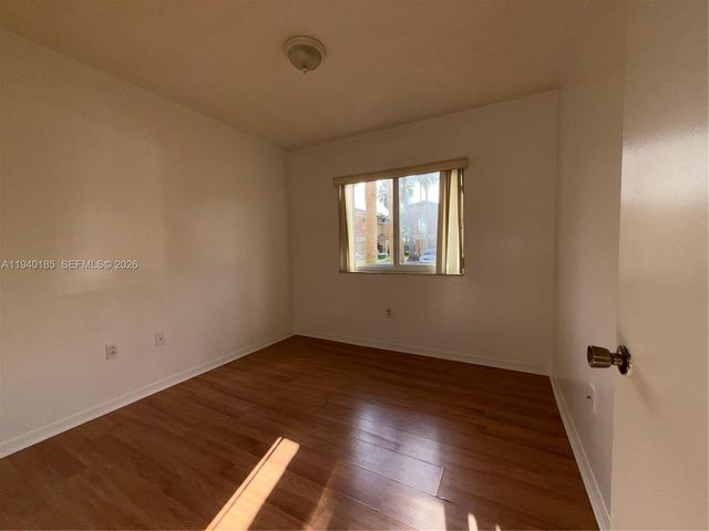 935 NE 33rd Terr 104, Homestead, FL 33033