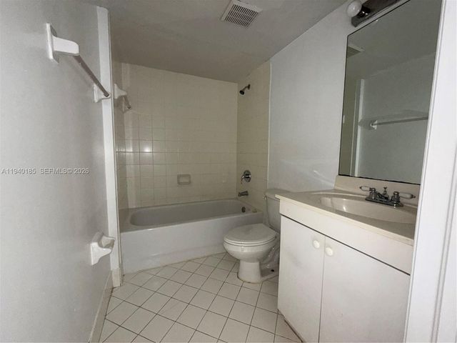 935 NE 33rd Terr 104, Homestead, FL 33033