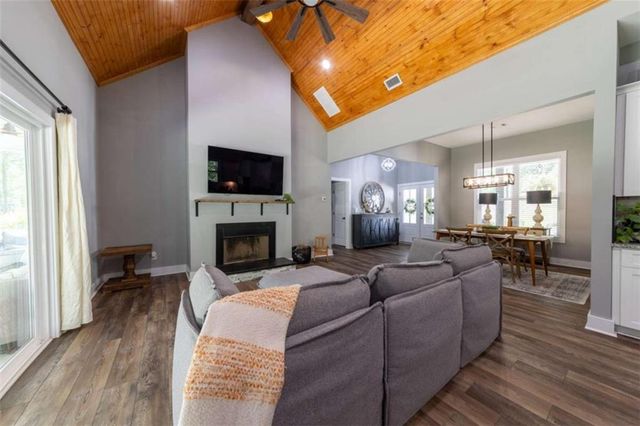 181 S Chattahoochee Drive S, Hogansville, GA 30230