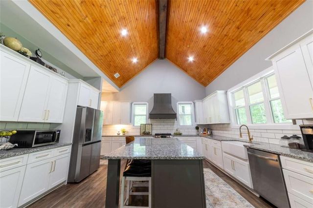 181 S Chattahoochee Drive S, Hogansville, GA 30230