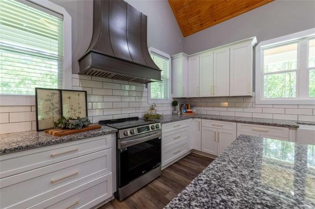 181 S Chattahoochee Drive S, Hogansville, GA 30230