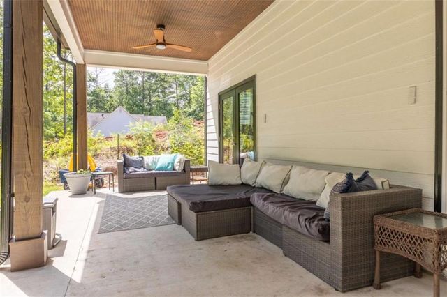 181 S Chattahoochee Drive S, Hogansville, GA 30230