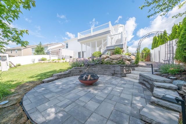 12300 Pineridge Way N, Dayton, MN 55327