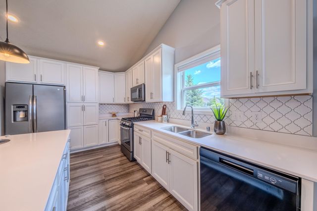 12300 Pineridge Way N, Dayton, MN 55327