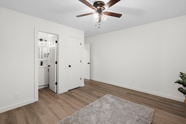 811 N Cooper Street, Arlington, TX 76011