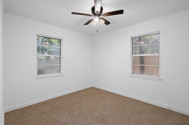 811 N Cooper Street, Arlington, TX 76011
