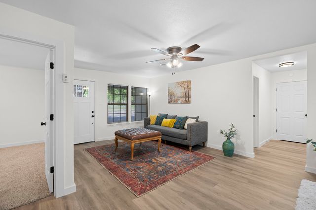 811 N Cooper Street, Arlington, TX 76011
