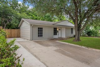 811 N Cooper Street, Arlington, TX 76011